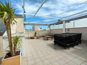 Outdoor dining - Villa Amalia 38: Top floor apartment with solarium (Torrevieja)