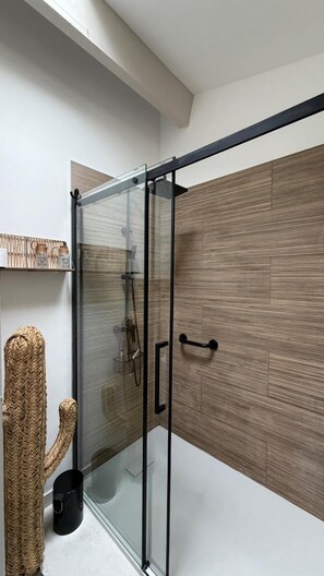 Douche, séchoir à cheveux