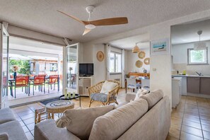 TV - Cap Ferret House – 100m from the Beach – Sunny Garden (Lège-Cap-Ferret)