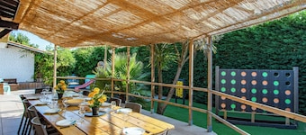 La maison du Bonheur Ares, 28 pers with swimming pool