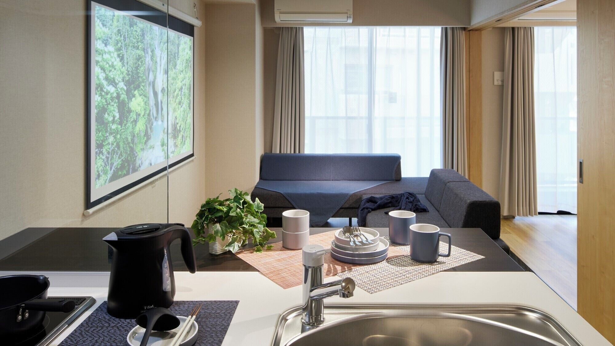 Deluxe Theater 1Bedroom with 3Beds | Private kitchen | Fridge, microwave, stovetop, cookware/dishes/utensils