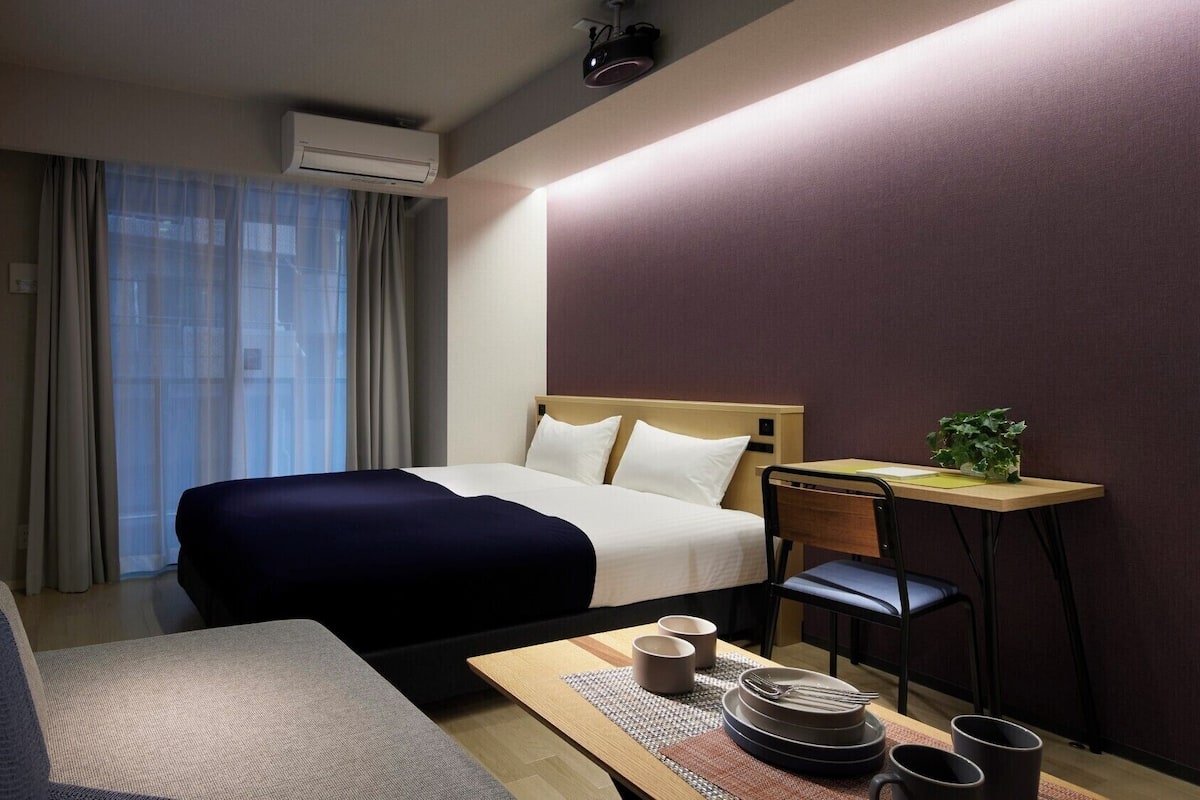 Standard Theater 3beds | 1 bedroom, desk, blackout drapes, iron/ironing board