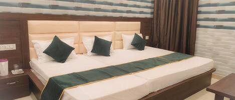 Standard Triple Room | Bathroom | Shower, towels, soap