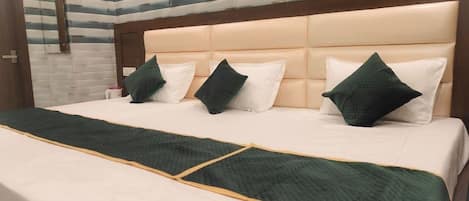 Standard Triple Room | Bathroom | Shower, towels, soap