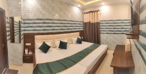 Standard Triple Room | Bilik Mandi | Pancuran mandi, tuala disediakan, sabun 