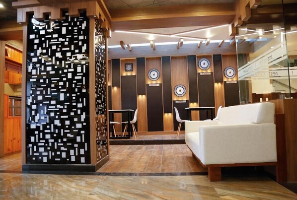 TV - Hotel Crystals Cove (Peermade)