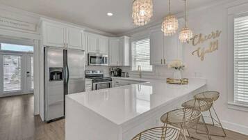 Fridge, microwave, stovetop, dishwasher