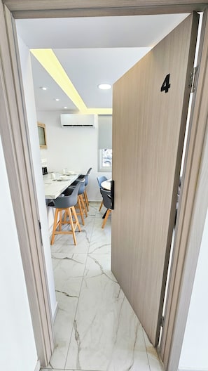 Standard Apartment | In-room dining - Urban Comfort Apartment (Larnaca)