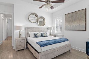 3 bedrooms, iron/ironing board, travel cot, WiFi - Resort Pool | 3 Bikes |Golf Cart Included | 30A (Walton County)