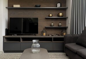 Living area - Chic upmarket 3-bedroom apartment with AC and WiFi in lovely uMhlanga

 (uMhlanga)