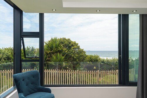 Chic upmarket 3-bedroom apartment with AC and WiFi in lovely uMhlanga

