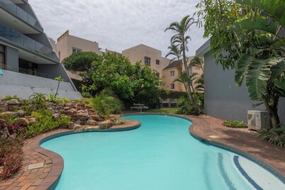 Chic upmarket 3-bedroom apartment with AC and WiFi in lovely uMhlanga


