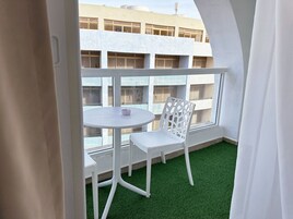 Studio Apartment | Terrace/patio