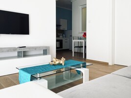 Two Bedroom Apartment | Pimennysverhot, silitysrauta/-lauta, ilmainen Wi-Fi, vuodevaatteet
