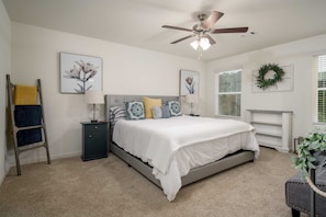4 bedrooms, iron/ironing board, WiFi, bed sheets - The Crossing Cottage- 4 BR 2.5BA- Ping Pong Table (Tuscaloosa)