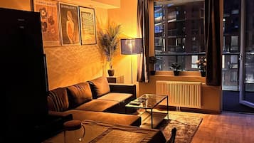 Apartment, 1 Bedroom, Balcony, City View | Living room