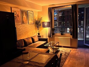 Apartment, 1 Schlafzimmer, Balkon, Stadtblick | Wohnzimmer