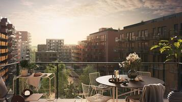 Apartment, 1 Bedroom, Balcony, City View | Dining