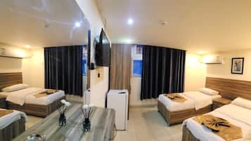 Chambre avec lits jumeaux, vue ville | 2 chambres, bureau, espace de travail pour ordinateur portable