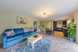 Cabin | Living area - Secret Waterside Lodges in Worcestershire (Worcester)