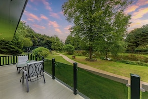 Cabin | Property grounds - Secret Waterside Lodges in Worcestershire (Worcester)