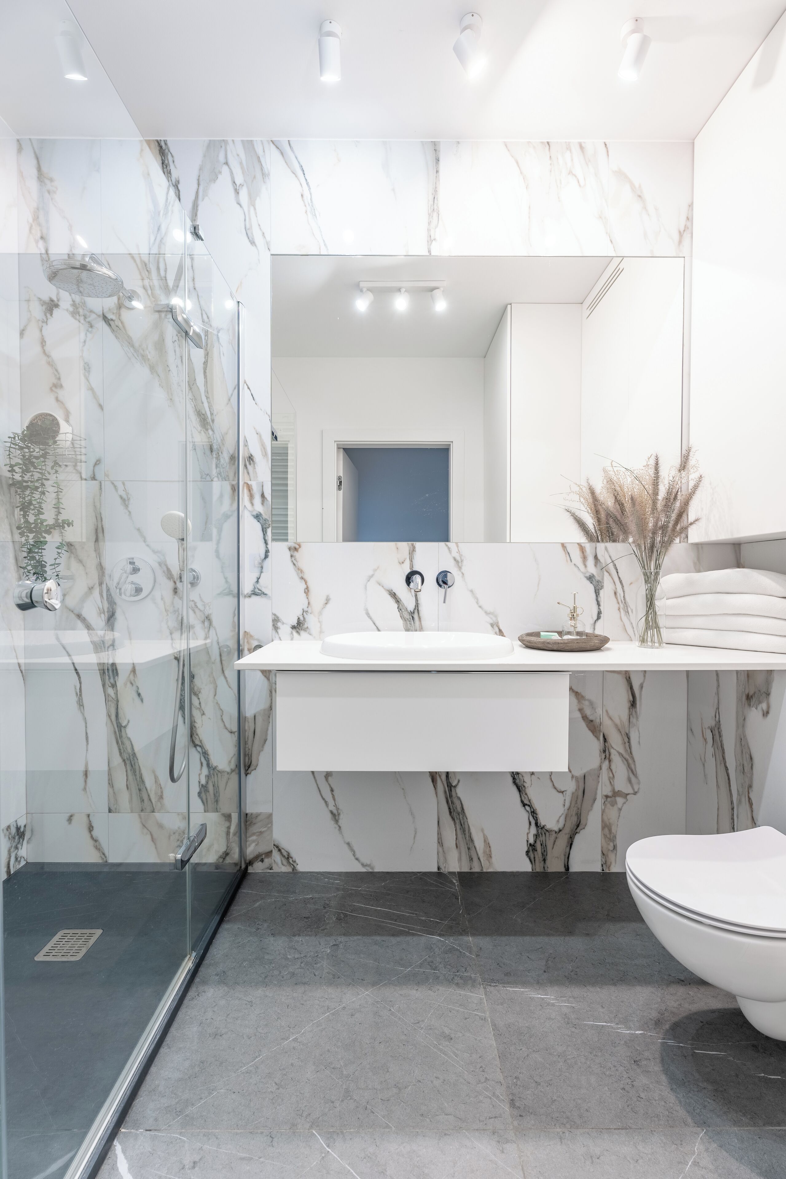 Exclusive Apartment | Bathroom | Free toiletries, hair dryer, towels, soap