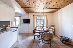 Fridge, oven, dishwasher, coffee/tea maker - ZIMMER USTAREA SPLUGA 1 (Ardez)