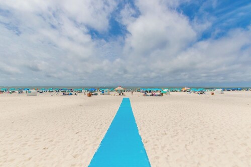 Gulf Front • Phoenix VII 7303 • Huge Indoor/Outdoor Pools • Amenities Galore