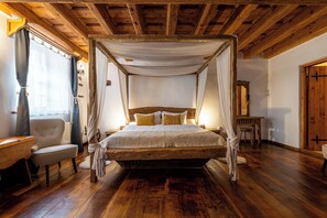 Deluxe Triple Room, City View