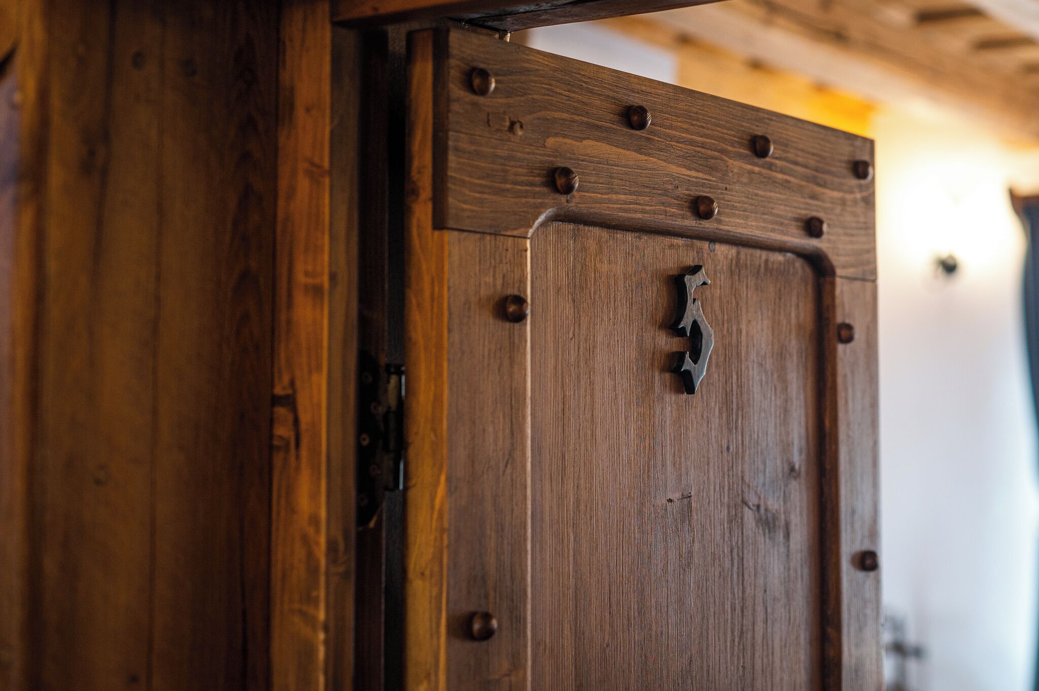 A wooden door with a metal latch and a keyhole.