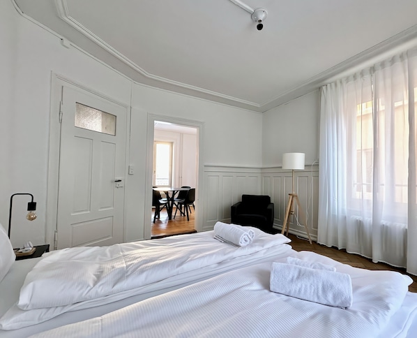 2 chambres, fer et planche à repasser, Wi-Fi, draps fournis