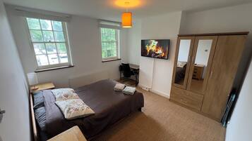 1 bedroom, desk, iron/ironing board, free WiFi