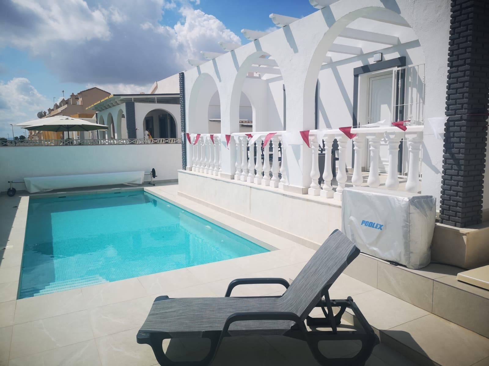 Villa | Piscina | Una piscina cubierta