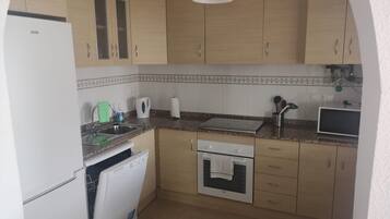 Vila | Cozinha privada | Geladeira, micro-ondas, fogão, cooktop