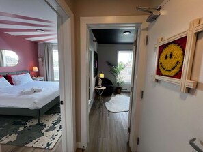 1 habitación, escritorio, tabla de planchar con plancha y wifi 