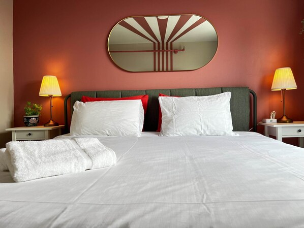 1 habitación, escritorio, tabla de planchar con plancha y wifi 