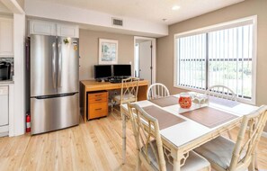 Dining - In Duck with Community Pool & Beach Access (Duck)