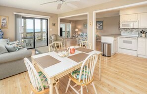 TV, offices - In Duck with Community Pool & Beach Access (Duck)