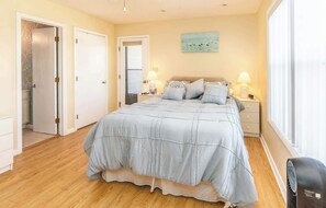 2 bedrooms, desk, iron/ironing board, WiFi