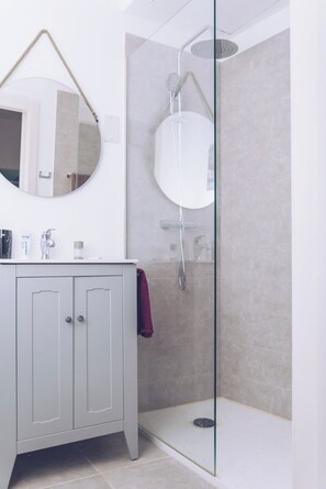 Douche, séchoir à cheveux