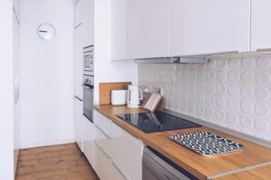 Refrigerador, microondas, parrilla de estufa y lavavajillas 