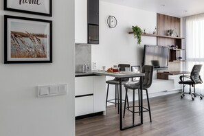 Comfort Studio, City View | Living area | 20-inch TV with satellite channels