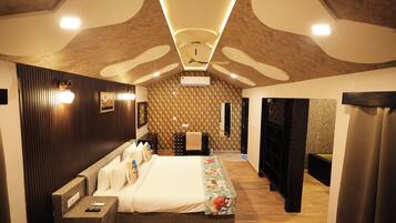 ๋ญ์
๋ฆฌ ์ฝํฐ์ง | 1 ๊ฐ์ ์นจ์ค