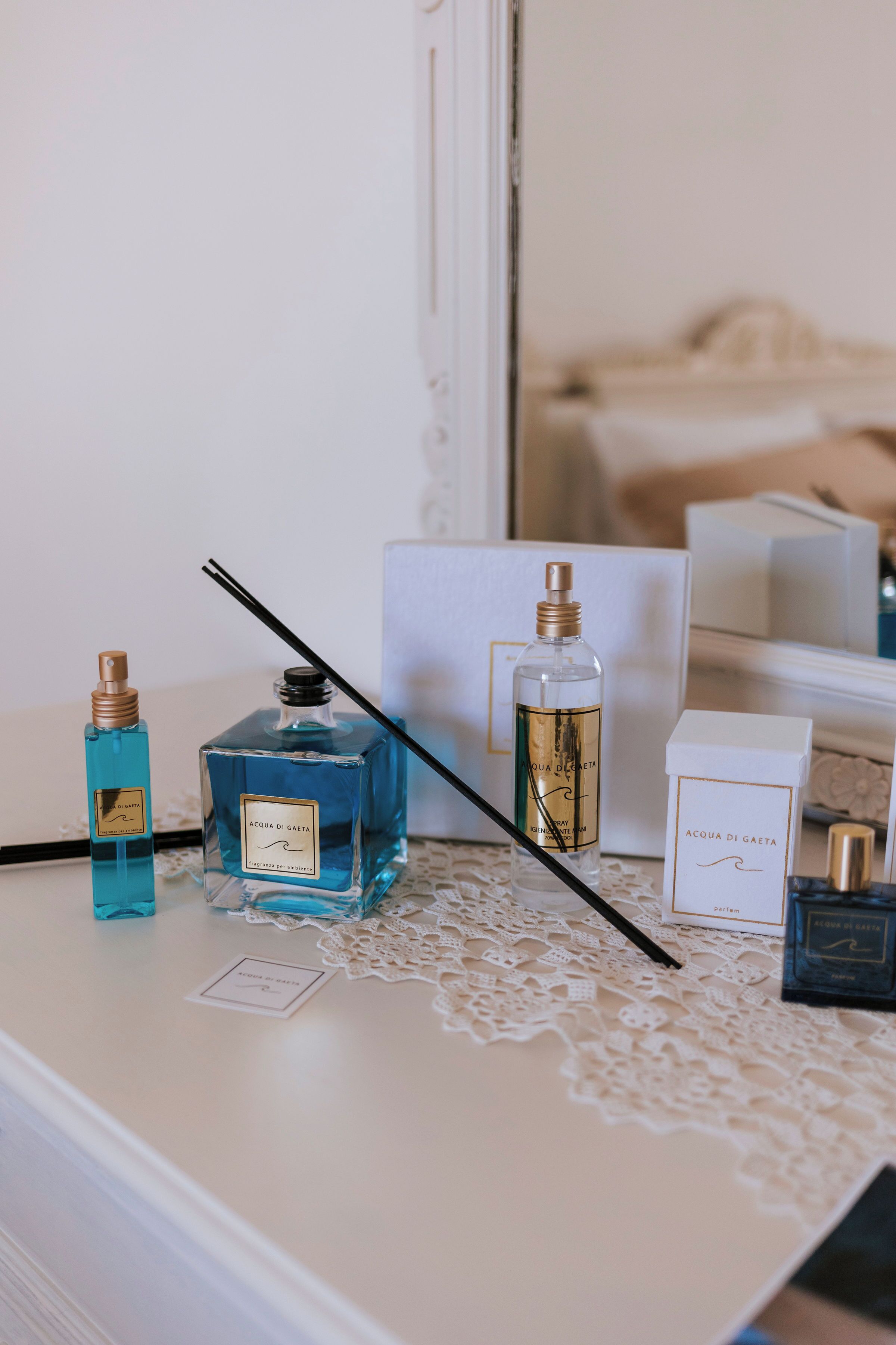 Secadora de cabello, bidet, toallas, jabón 