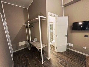 Comfort Suite, Ensuite (Suite Comfort) | 1 bedroom, desk, laptop workspace, free WiFi