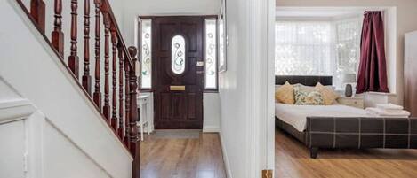 4 soverom, wi-fi (inkludert) og sengetøy