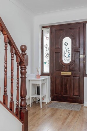 Interior - Amazing 4 Bedrooms House near Romford Station (ROMFORD)