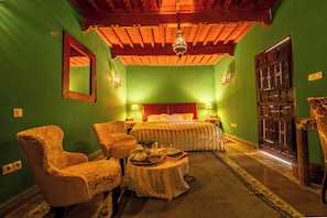 Coffres-forts dans les chambres, Wi-Fi gratuit, draps fournis