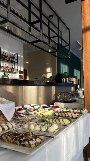 Daily buffet breakfast (PLN 60 per person)