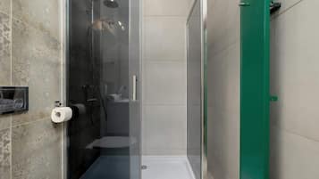 Regadera y secadora de cabello